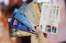 信用卡能去柜员机取钱吗？