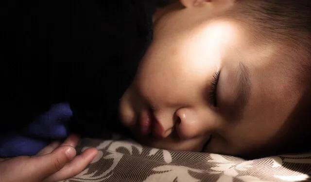 睡前给儿童读故事影响睡眠吗？